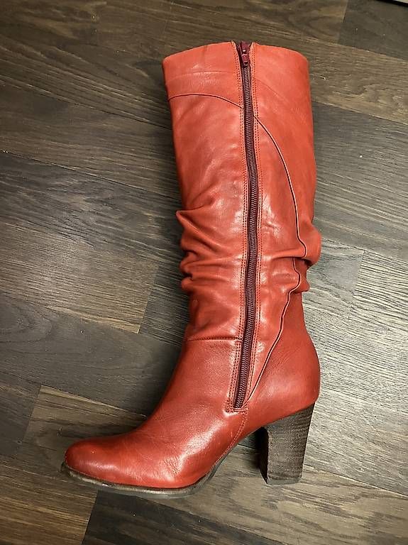 Chaussures femmes: Clarks Roter Stiefel Gr.38 – D'occasion à Lyss par stubenwagen 1