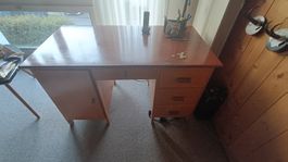 Schreibtisch aus Holz mit Schubladen gebraucht