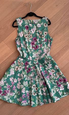 Blumenkleid grün von Closet Gr. 36/S