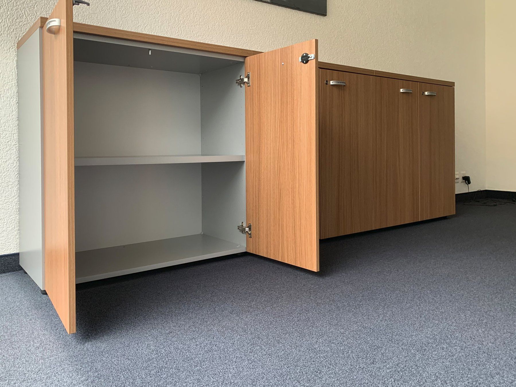 Cassettiere: 3x sideboard modernes avec serrure et clés – Usato da Gland venduto da Raggachris 1
