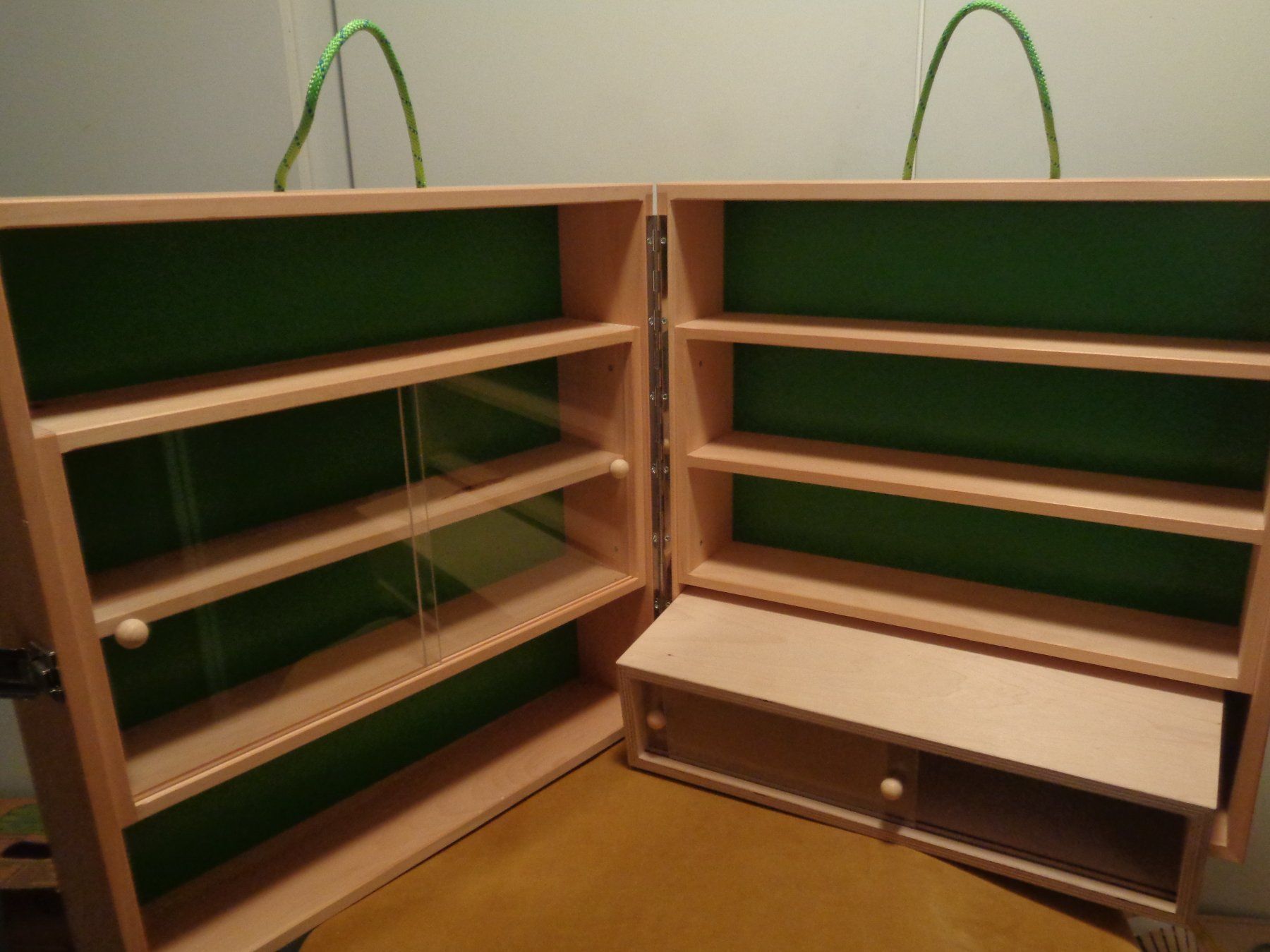 Articoli in legno: GROSSER SCHWERER HELLER HOLZKOFFER – Nuovo (secondo la descrizione) da Lausanne venduto da kiliman73