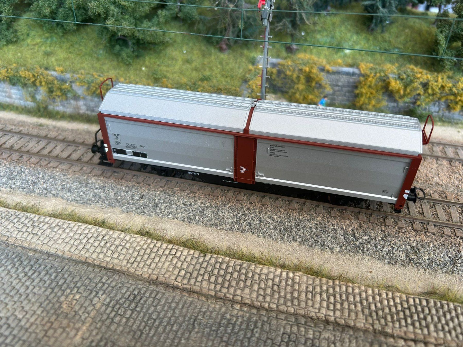 Roco Modellini di ferrovie: Roco 66340, SBB Schiebedachwagen mit Schiebewänden – Nuovo e nell'imballaggio originale da Yverdon-les-Bains venduto da far_cs8v