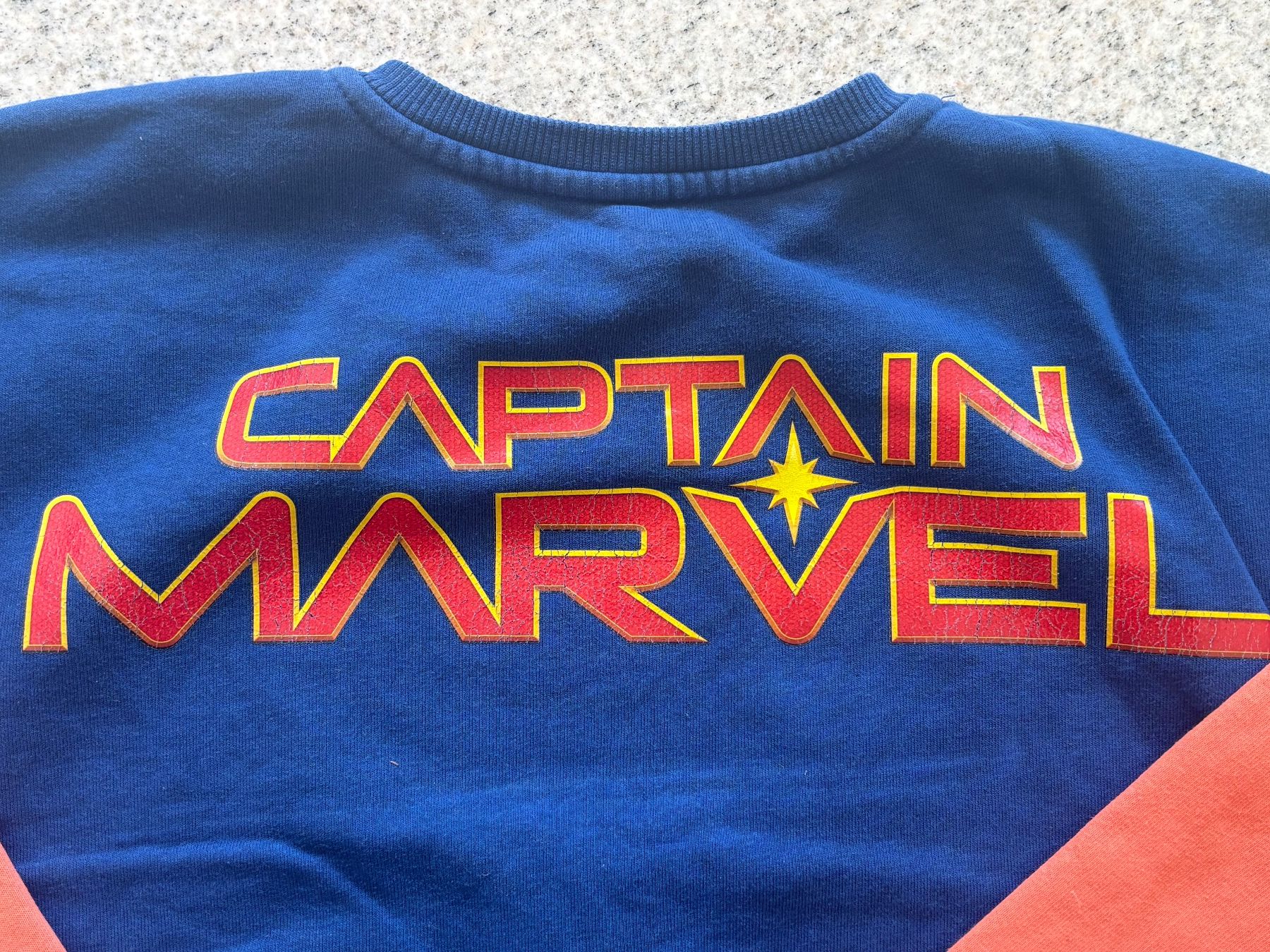 Maglioni & Felpe: Disneyland Paris Marvel Captain Pullover XS – Usato da Wilen b. Wollerau venduto da sim_m7fg 4