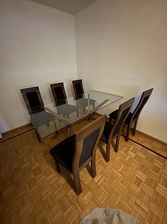 Set di tavolo e panche: Esstisch mit 6 Stühlen  – Usato da Basel venduto da ErenB