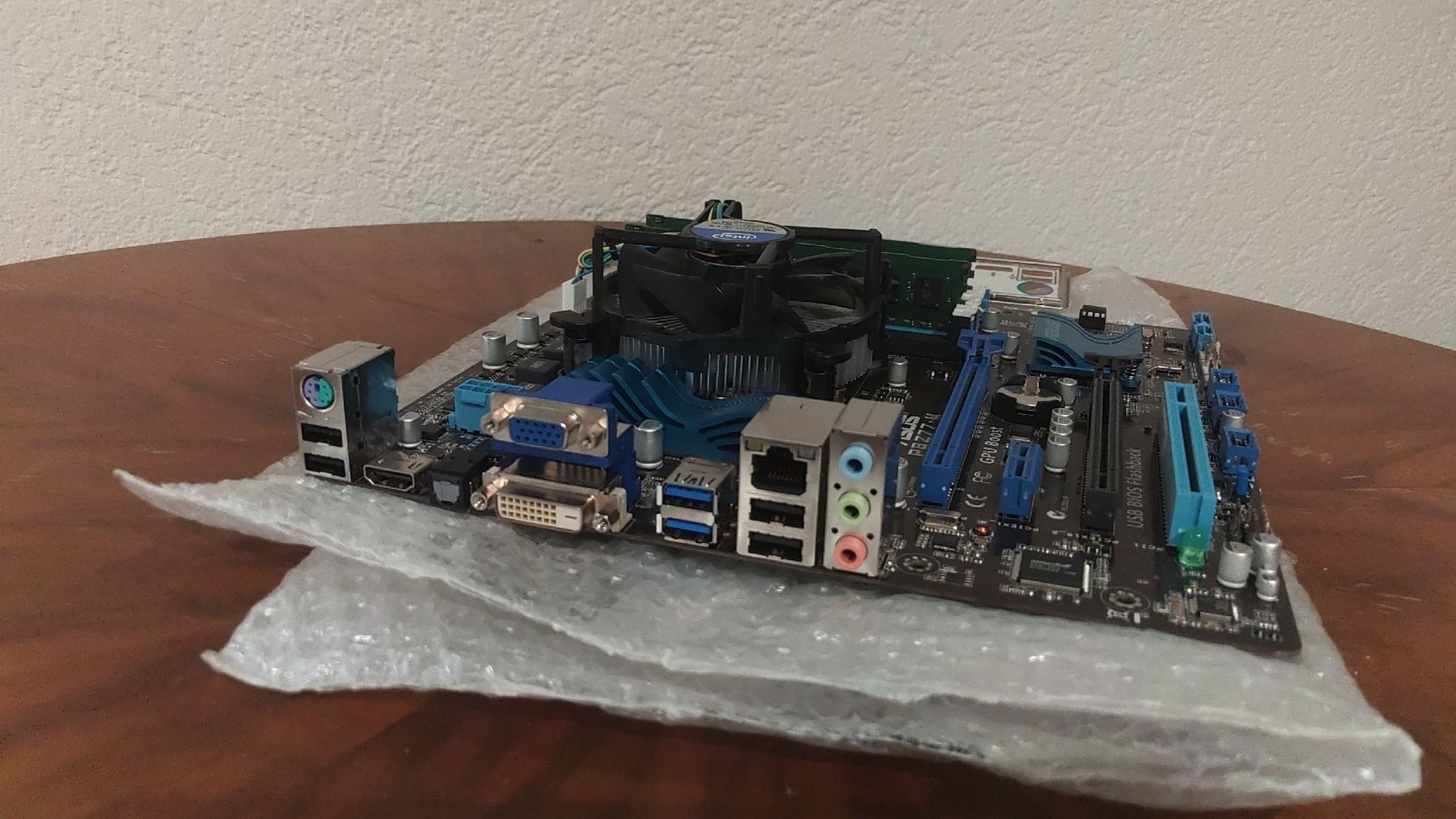 Asus Schede madri: ASUS P8Z77-M + Intel CPU + 16 GB DDR3 RAM + Boxed CPU-Kühler – Usato da Röschenz venduto da OlliVenoel 1