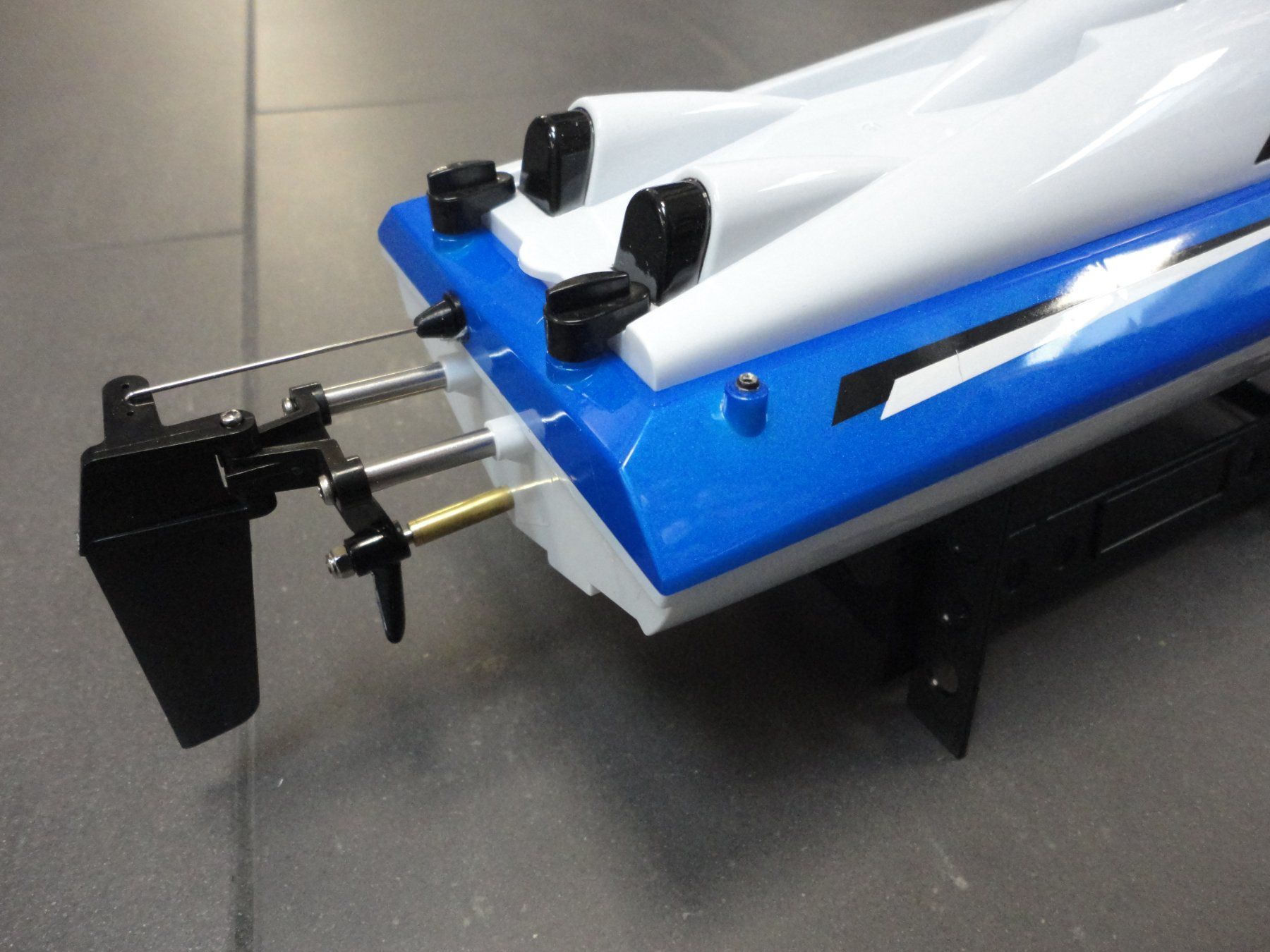 Modellismo RC: Speedboot komplett Set, mit Retourgang – Nuovo e nell'imballaggio originale da Horgen venduto da RcModell 3