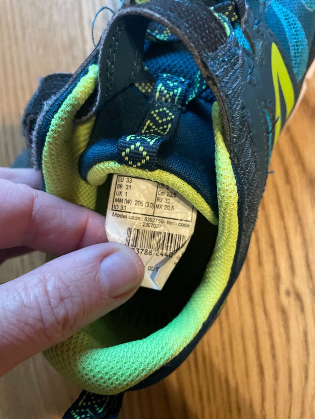 Decathlon Chaussures garçon: Hallenschuhe Grösse 33 – D'occasion à Teufenthal AG par sleeepless1987 2
