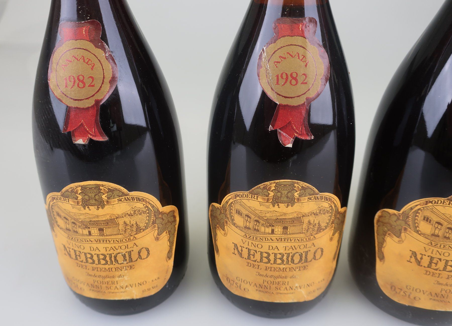 Vino: 4 Flaschen 1982 Nebbiolo D'Alba Poderi Scanavino – Usato da Volketswil venduto da brockipfannenstil 1