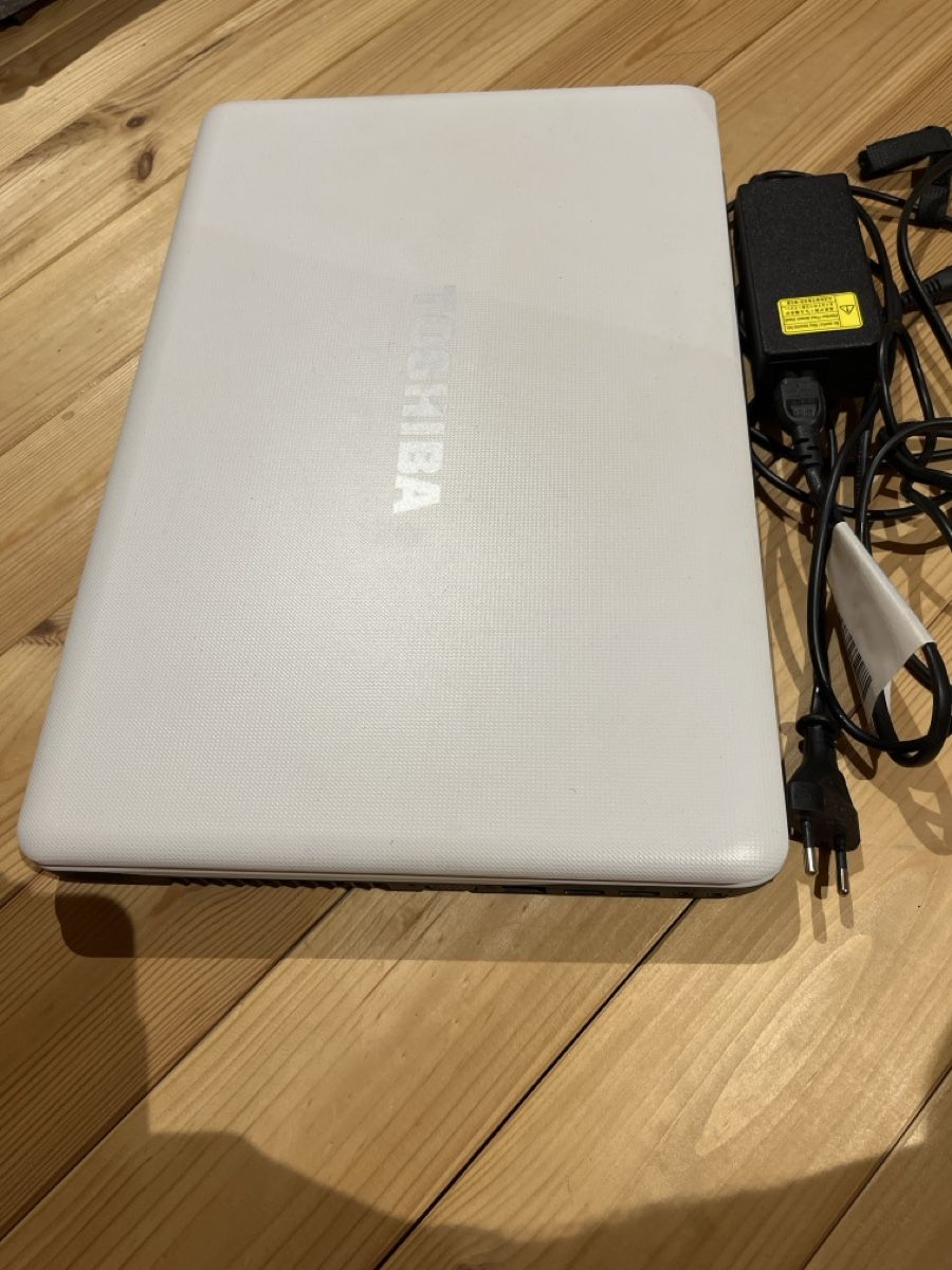 Toshiba Notebook: Toshiba Laptop  – Usato da Bärschwil venduto da yamaha022 1