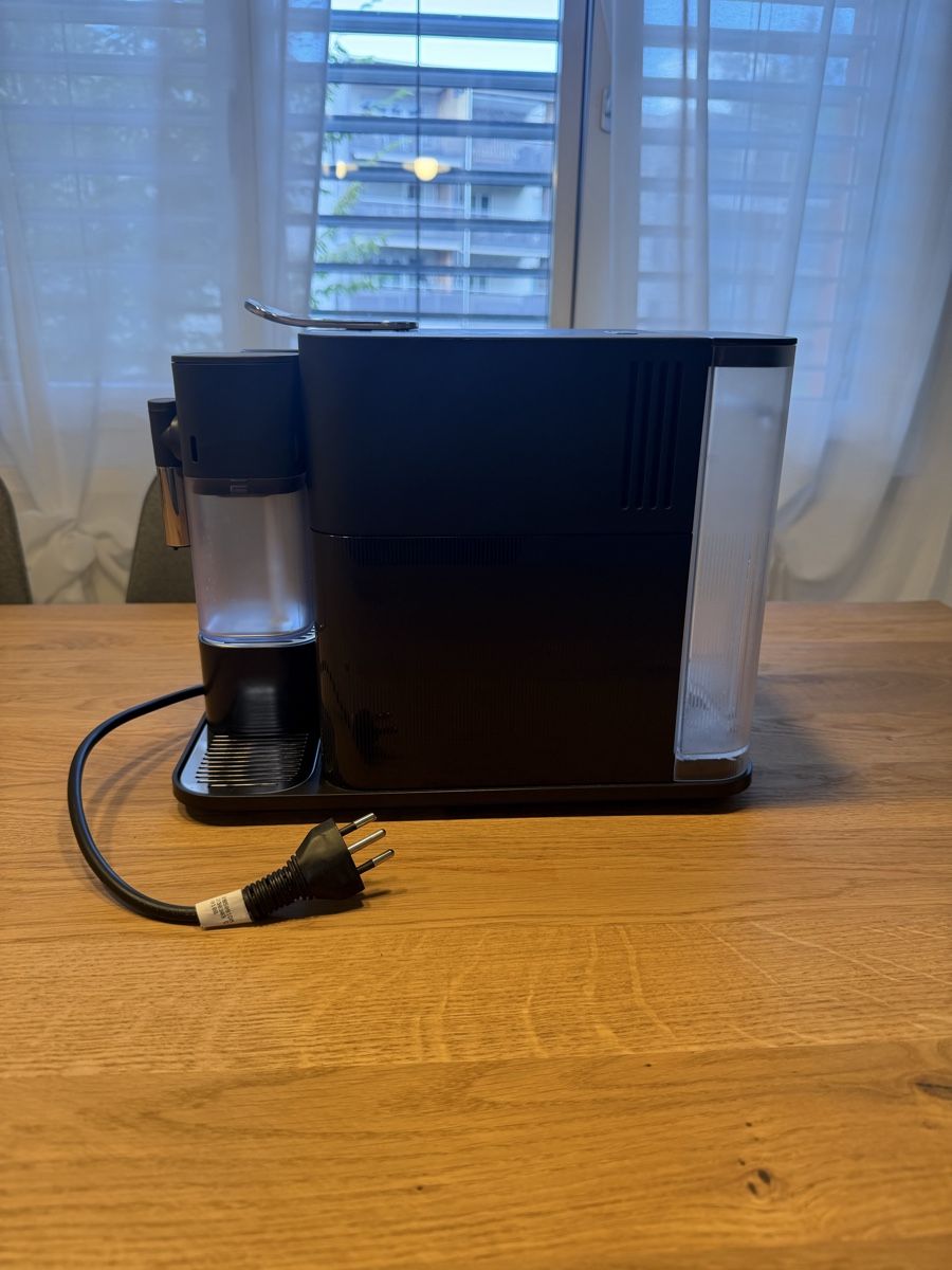 Nespresso Macchine per caffè & Macchine per espresso: Nespresso Kaffeemaschine schwarz – Usato da Uzwil venduto da Raph95 2
