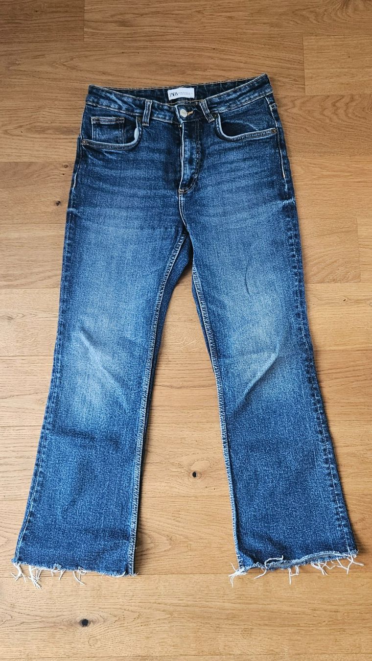 Zara Jeans: Jeans Mid-Waist Flare Cropped – Nuovo (secondo la descrizione) da Gockhausen venduto da Carolin_K