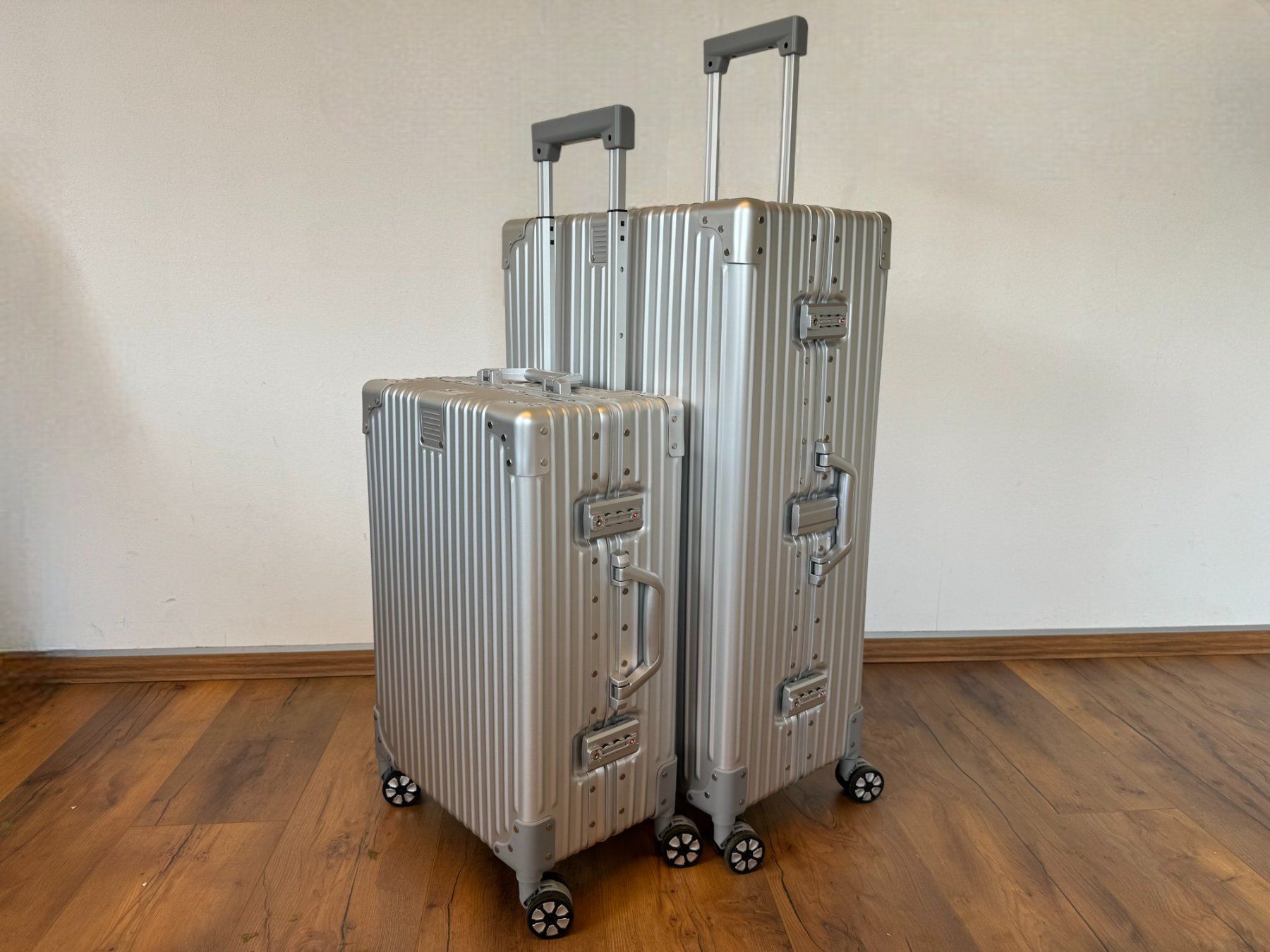 Valigie: 2 teiliges Aluminium Koffer BUNDLE SET gateBAG in SILBER NEU – Nuovo e nell'imballaggio originale da Bergdietikon venduto da shopAgent 2