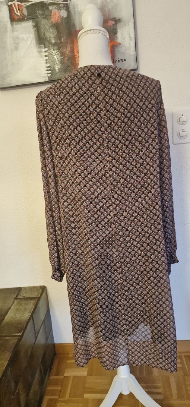Nile Vestiti: Nile Kleid Gr M – Usato da St. Gallen venduto da mania03 1