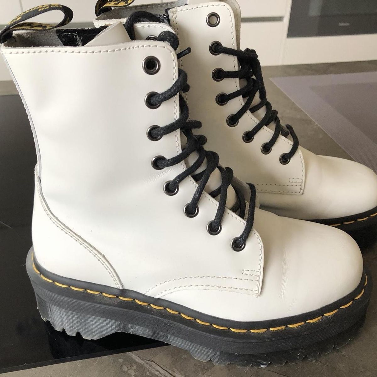 Dr. Martens Damenschuhe: Dr. Martens Plateau Boots – Neu (gemäss Beschreibung) aus Meilen von laraherre