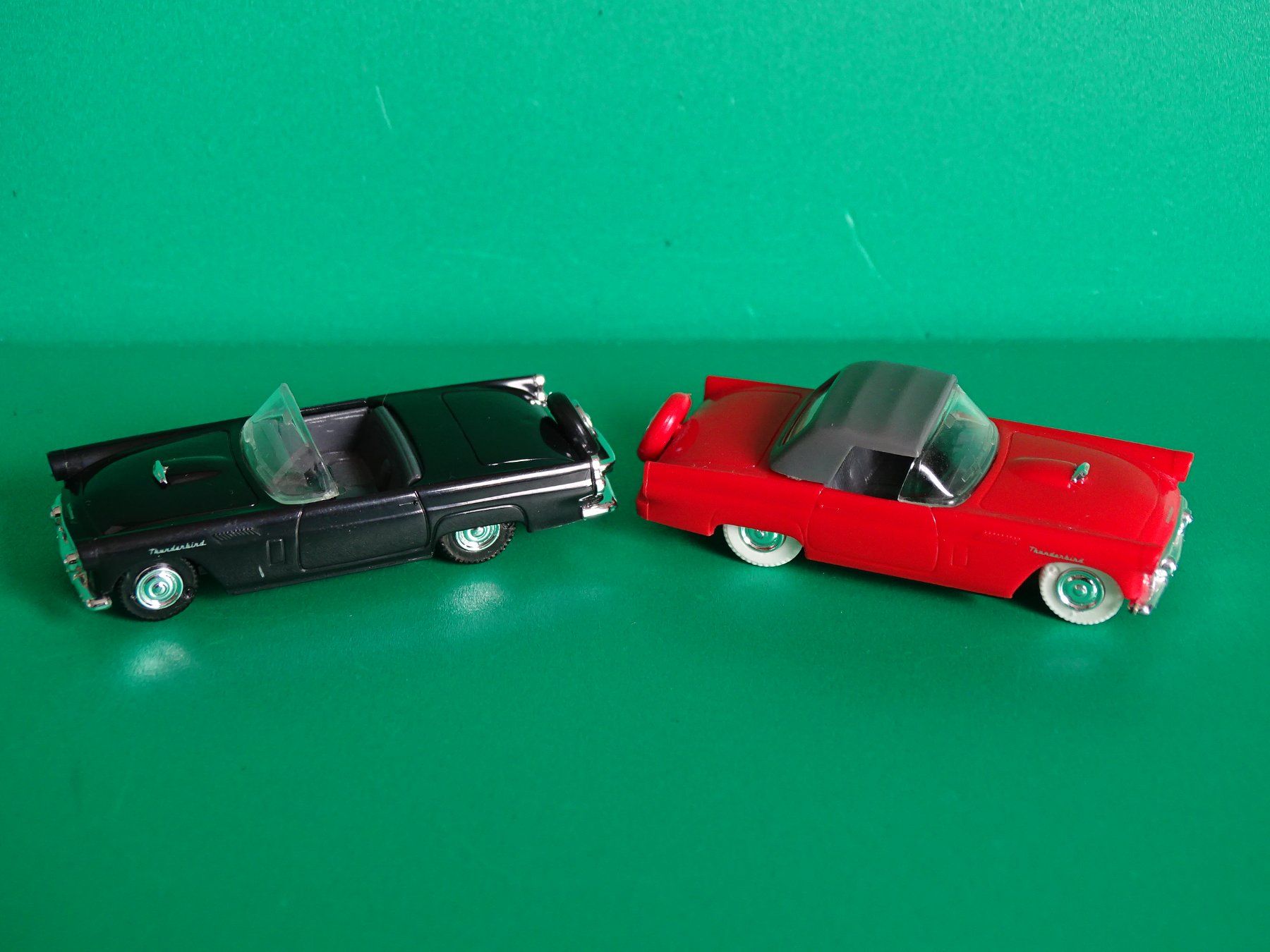 Praliné Modellini d'auto: 2 x Ford T-Bird von Praliné 1/87 – Usato da Bretzwil venduto da Meex 3
