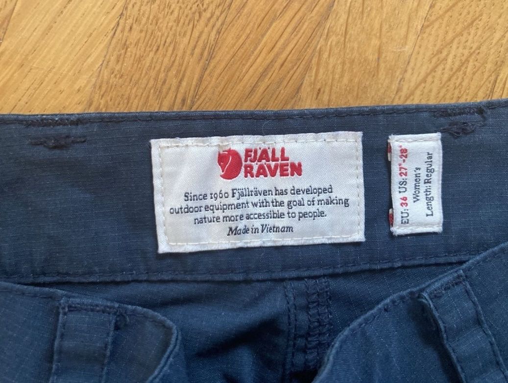Fjällräven Pantaloni: Fjällräven Karla Lite Wanderhose, Grösse 36 navy – Usato da Steinhausen venduto da mel_8hrx 8