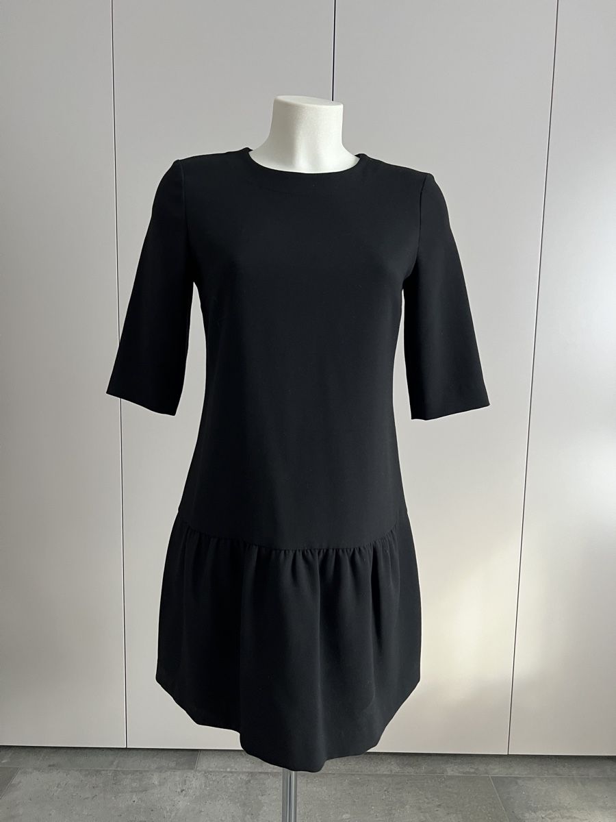 Pinko Kleider: Pinko Elegant Black Dress, Size M! – Gebraucht aus Cama von UnleashdByAna
