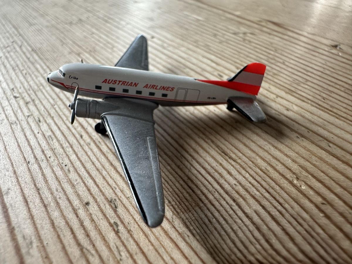 Herpa Kit di modellismo & Modellini statici: Modell DC3-D von Austrian Airlines – Usato da Grenchen venduto da Shyla1611 1