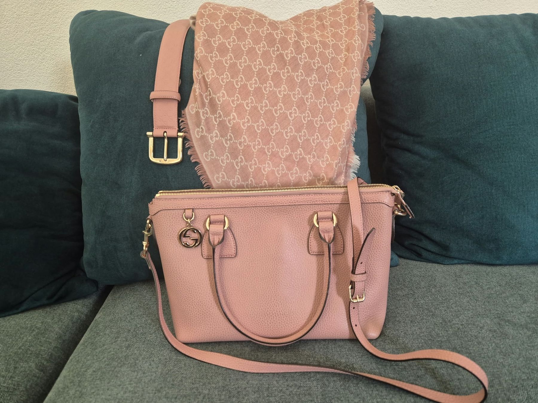 Gucci Lotti di vestiti: Gucci Herbstset - Tasche, Gurt, Schal. – Usato da Bottmingen venduto da Plemenito