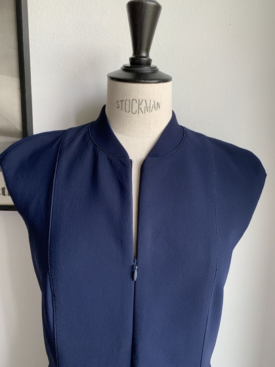 Akris Vestiti: AKRIS: Navy blaues, figurbetontes Kleid, 36 – Usato da Luzern venduto da designluzern 1