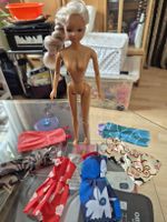 Steffi,  Arme Beine Füsse  beweglich, mit 6 bunten Kleidchen