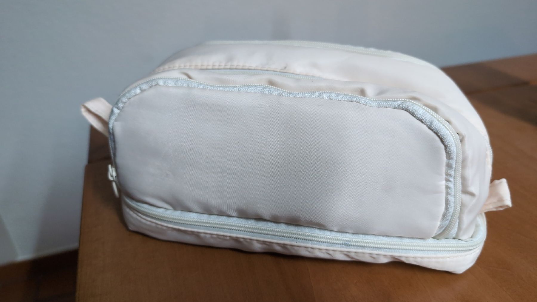Astucci : Etui hellbeige mit vier Fächern guter Zustand – Usato da Hochdorf venduto da Wulai