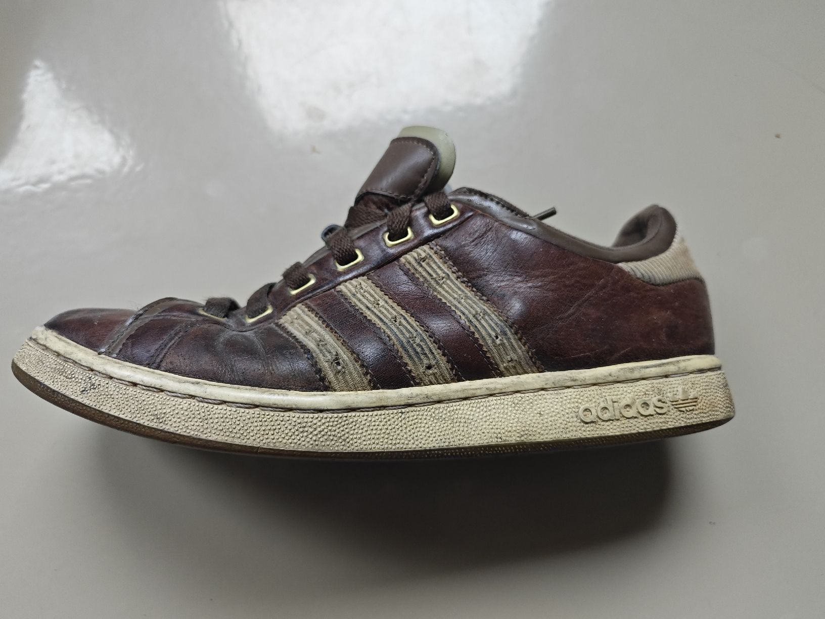 Adidas Scarpe da uomo: Adidas Sneaker Leder braun Gr. 42 2/3 – Usato da Zürich venduto da 456666