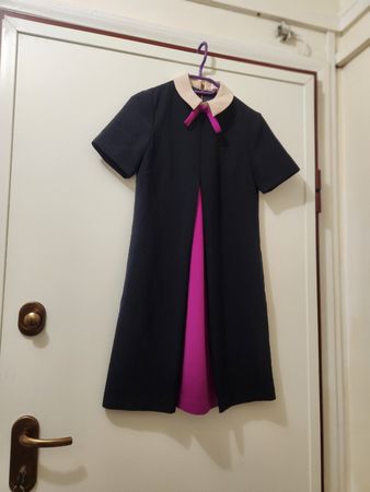 Robe Ted Baker bleu  comme noire avec col beige et nœu