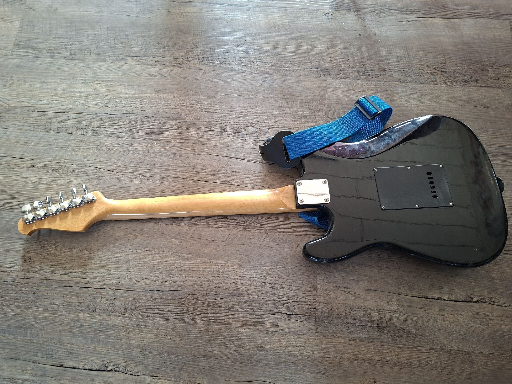 Strumenti musicali: E Gitarre und Verstärker  – Usato da Roggwil BE venduto da bahn75 2