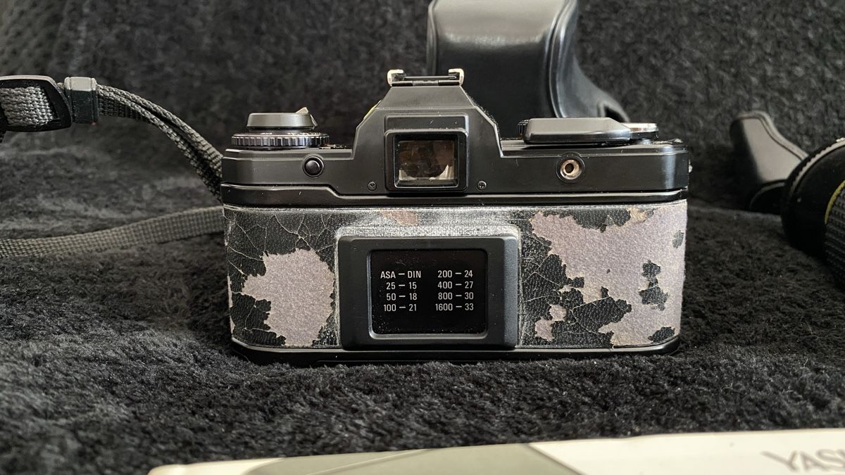 Yashica Fotocamera: Yashica FX-d Quartz Fotokamera set. – Usato da Beinwil am See venduto da Mpmmechanik 4