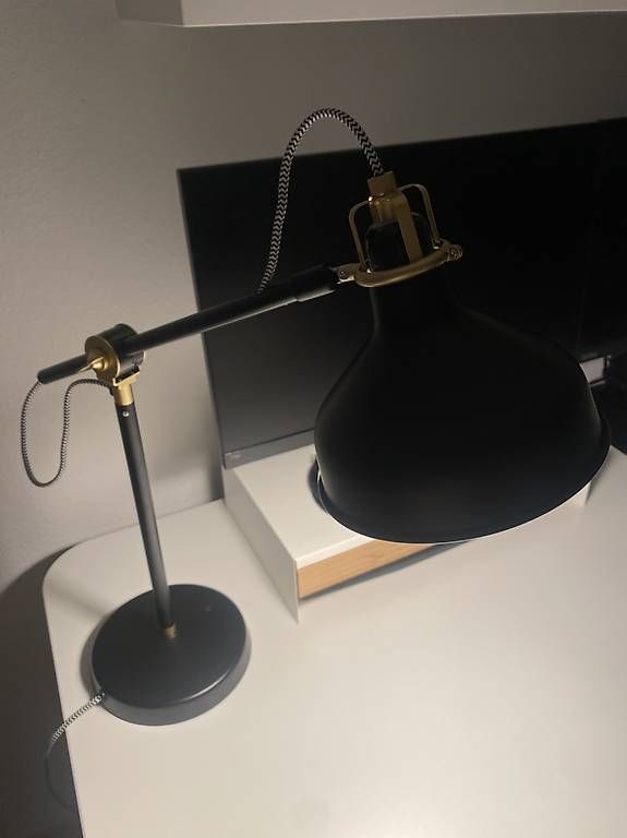 Ikea Lampade: Büro Tischlampe schwarz/gold – Usato da Männedorf venduto da nathi_o 1