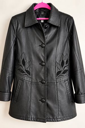 Elegante Echtlederjacke mit speziellem Design, Grösse 18/36