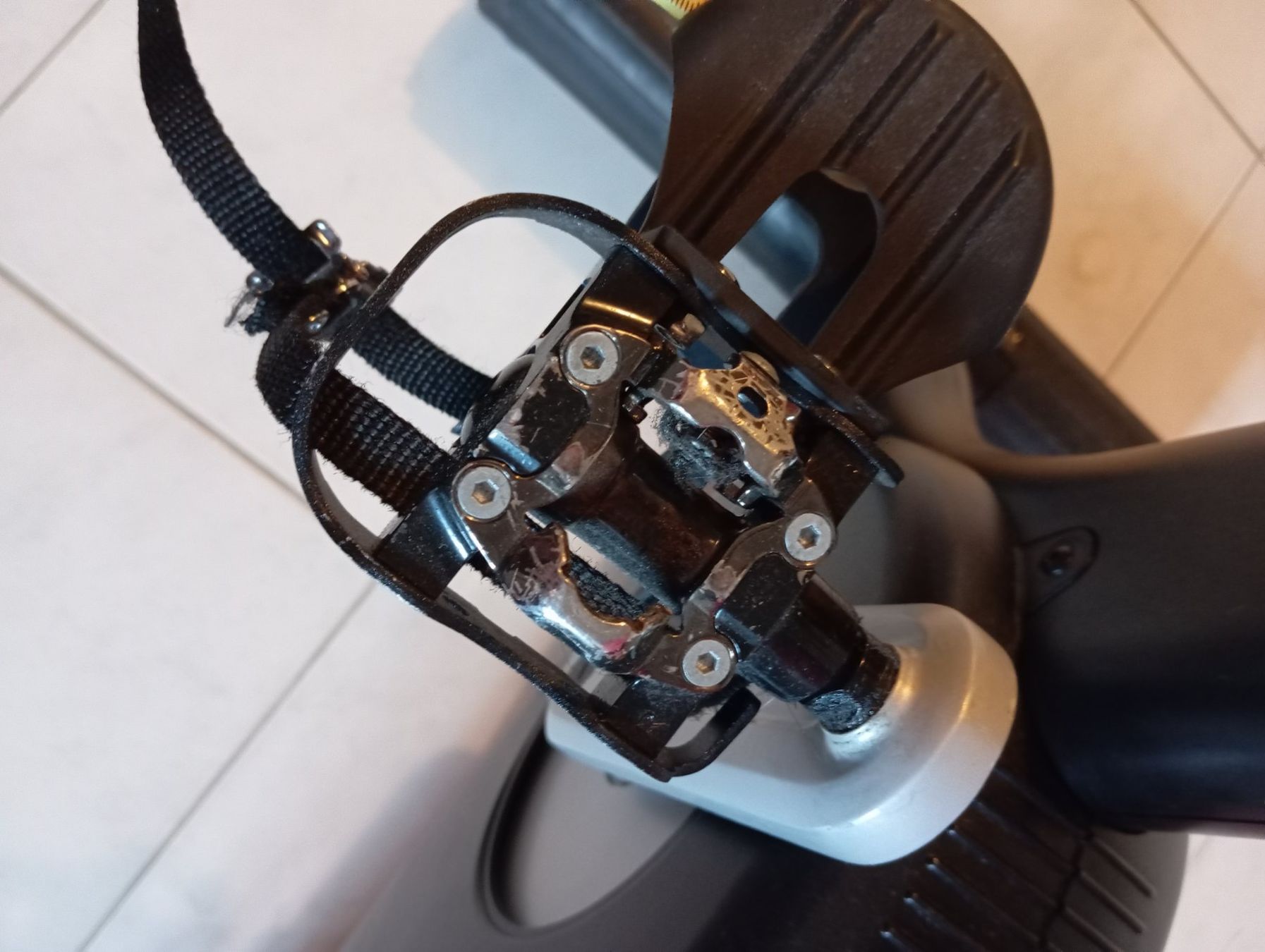 Technogym Hometrainer: Spinning Bike Technogym, gebraucht – Gebraucht aus Rothenburg von Andi86 2