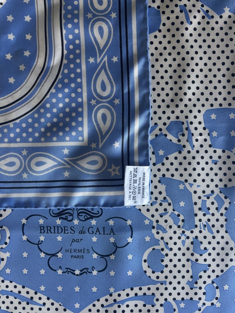 Hermès Foulard & Sciarpe: Seidentuch Brides de Gala von Hermès – Nuovo (secondo la descrizione) da Rapperswil SG venduto da Carlotta1 3