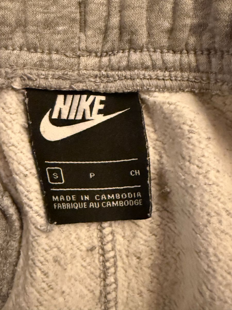 Nike Pantalons: Nike Jogginghose grau  – D'occasion à Bolligen par lee_orange 2