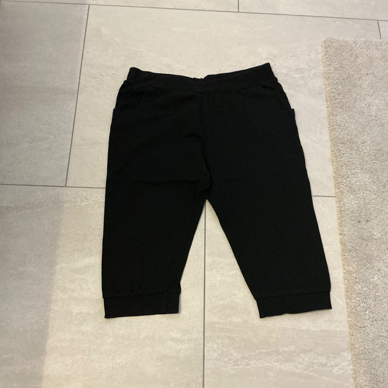 Pantaloni: Schwarze bequeme 3/4 Hose  Gr.L – Usato da Würenlos venduto da sweety5436 2