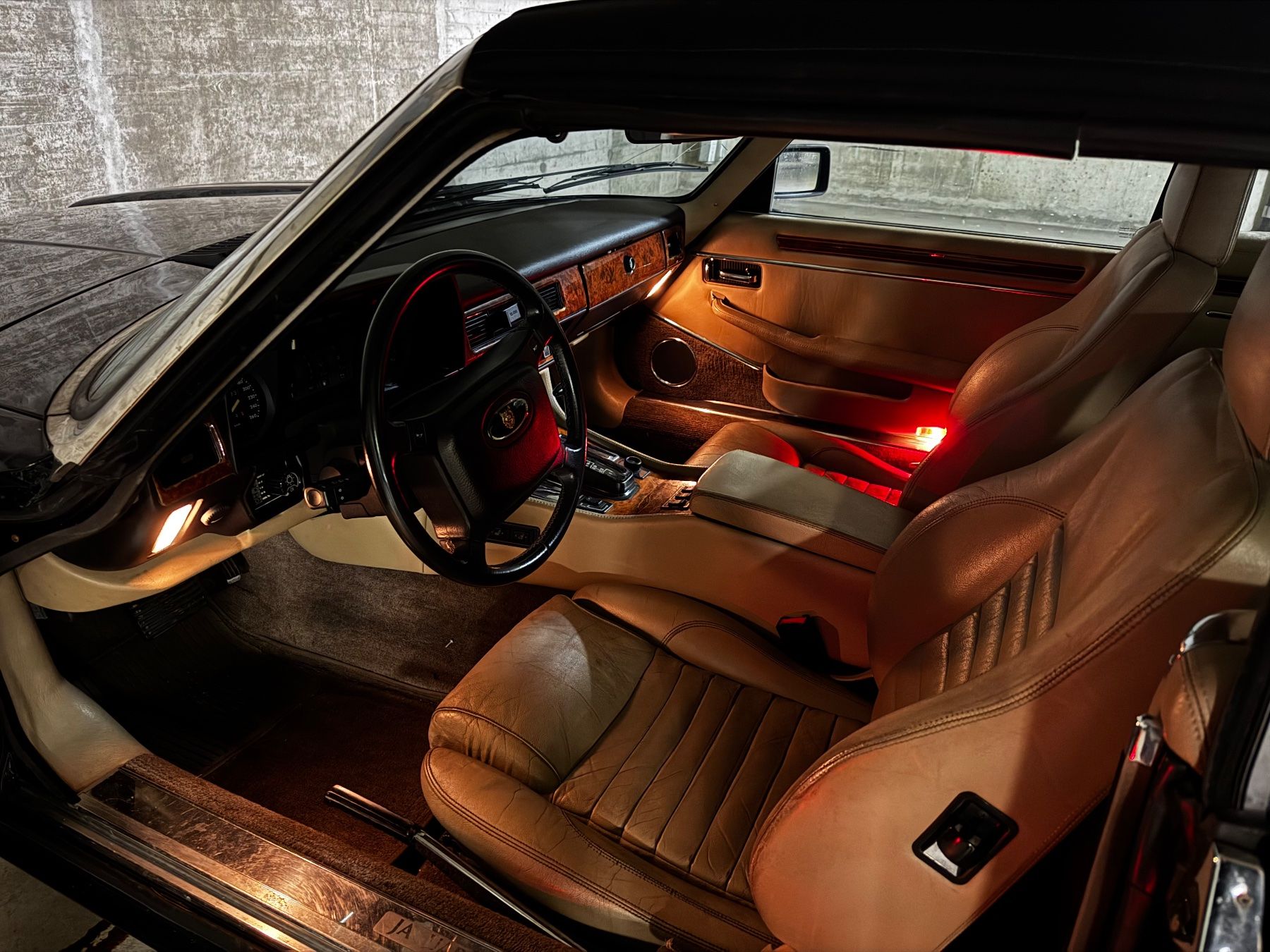 Jaguar Automobili: Jaguar XJS 5.3 V12 Cabrio 1990 mit Serviceheft – Usato da Schwyz venduto da Dreew 7