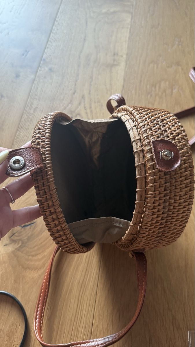 Taschen für Damen: Rattan Bag - Stylish Summer Accessory, Perfect Condition! – Neu (gemäss Beschreibung) aus St-Gingolph von Ynatka 2