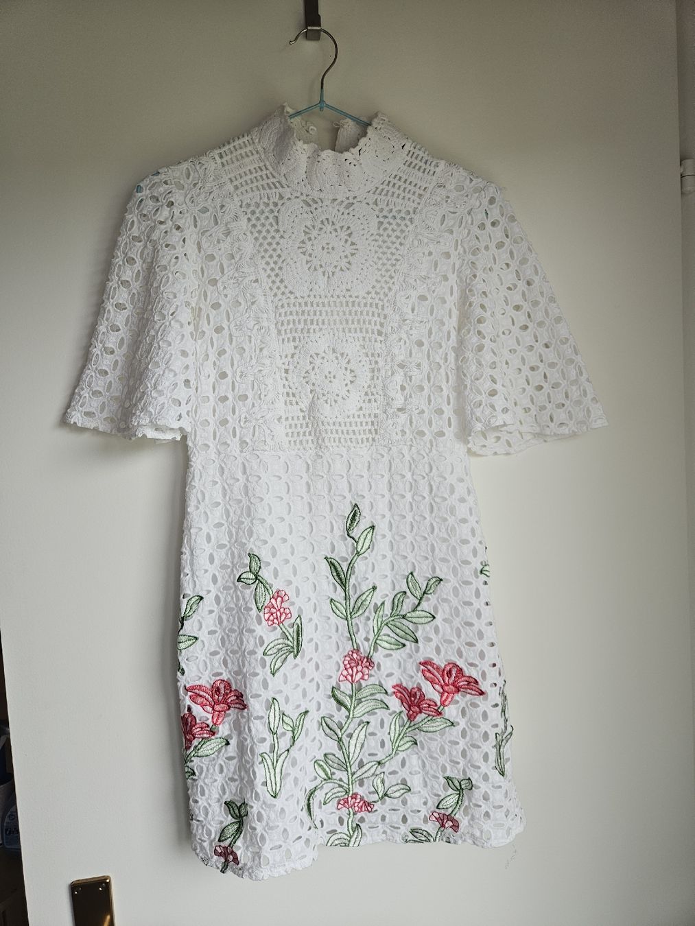 Zara Kleider: Zara Kleid Weiss Spitze Blumen – Gebraucht aus Ebikon von SecondChance_byM