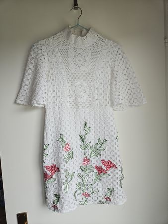 Zara Kleid Weiss Spitze Blumen