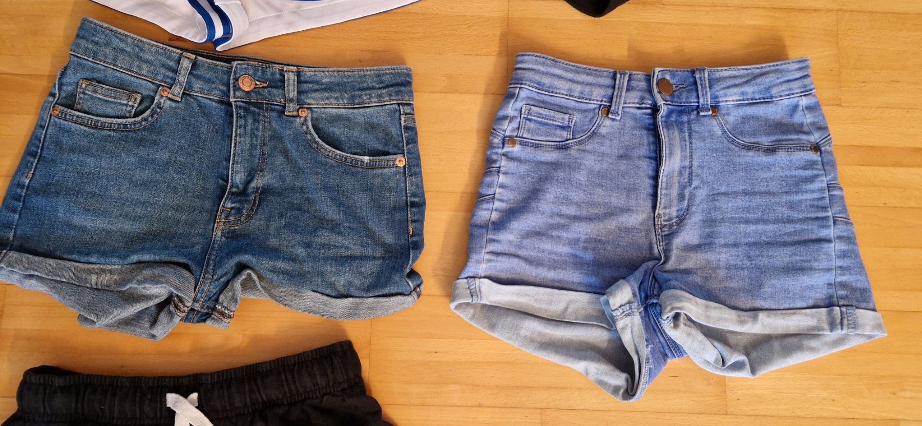 Lotti di vestiti: 5er Set Shorts - Gr. XS/S – Usato da Kollbrunn venduto da Bobibau 2
