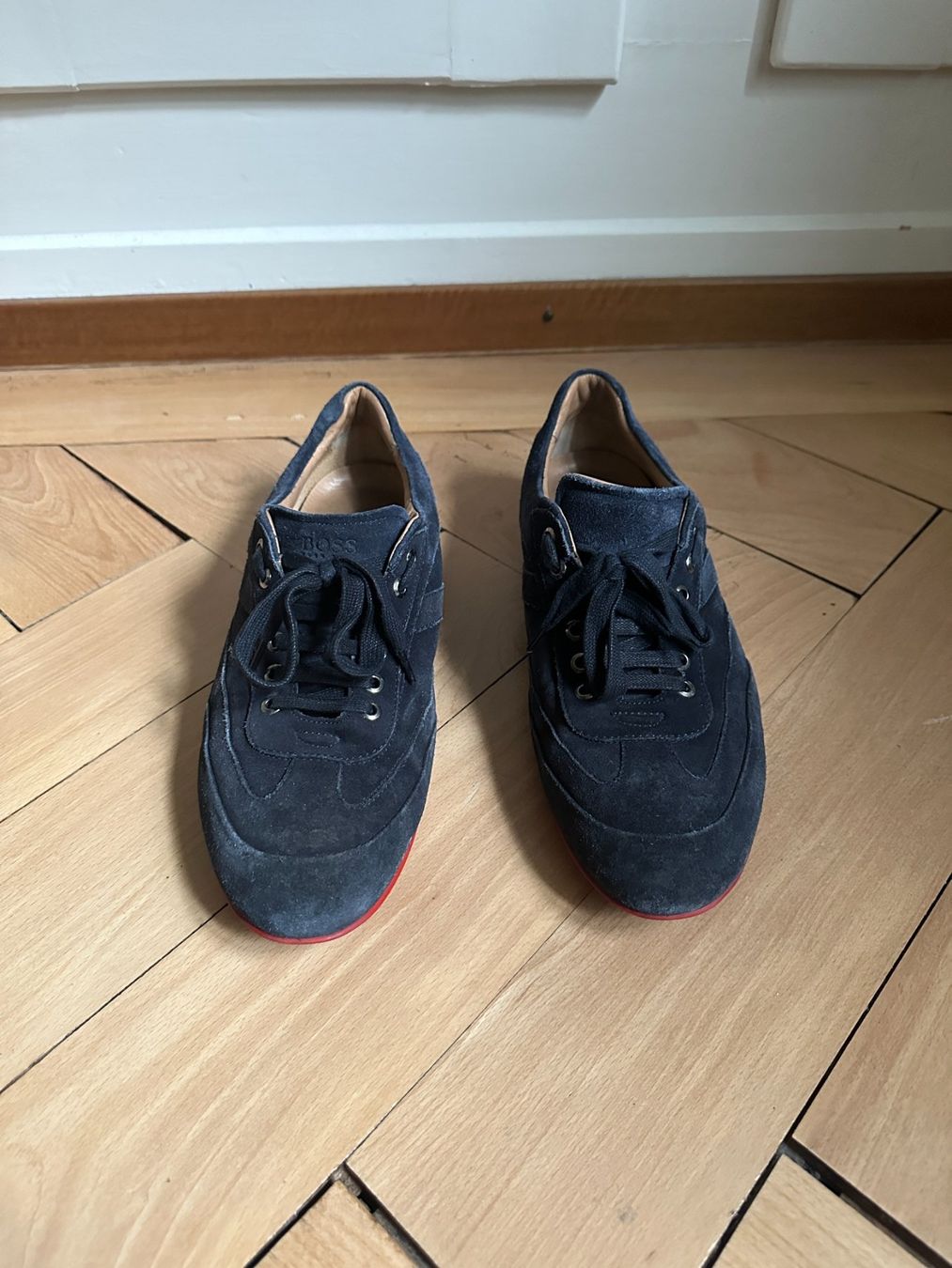 Hugo Boss Scarpe da uomo: HUGO BOSS - Wildleder Sneaker dunkelblau 44 – Usato da Zürich venduto da Diazaio 1