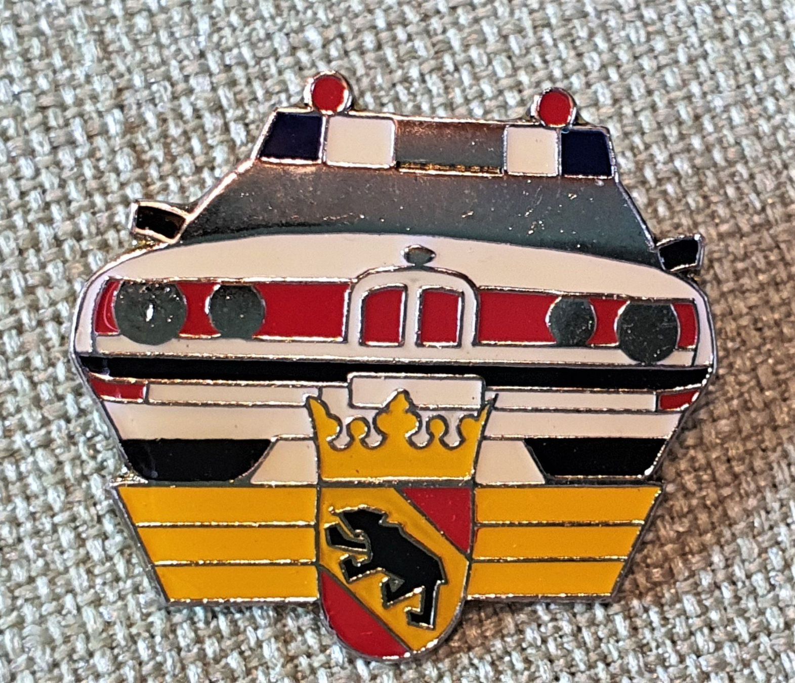 Spille: E216 - Pin Polizei Auto Bern Suisse – Usato da Reinach BL venduto da Boston-Verkauf