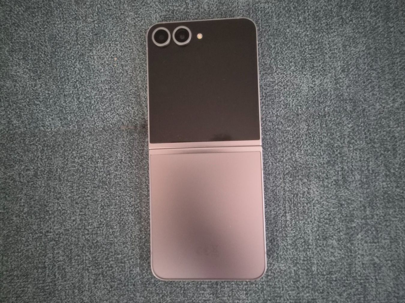 Samsung Telefoni cellulari / Smartphones: Samsung Galaxy Flip Z 6 – Usato da Oftringen venduto da 1emerson 1