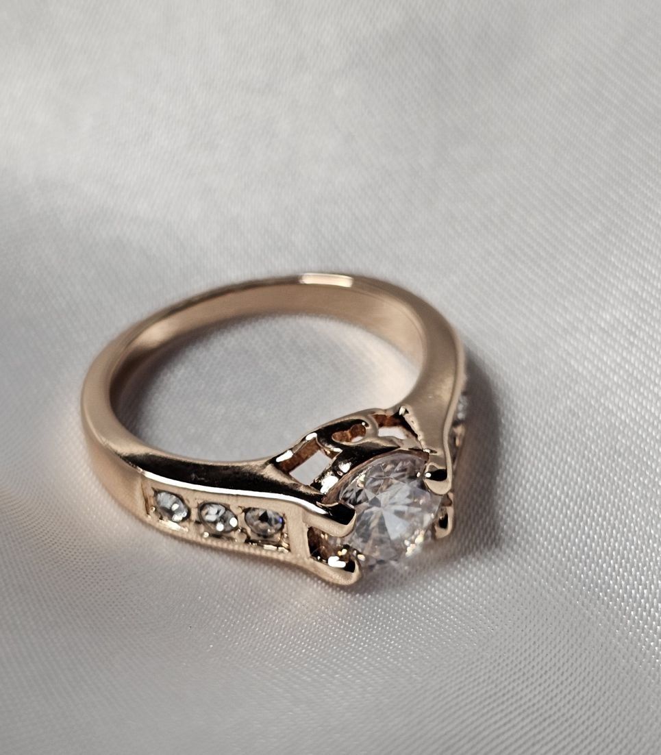 Anelli: Vergoldeter Ring mit weissem Zirkonia Gr. 8 – Nuovo (secondo la descrizione) da Grenchen venduto da dar_6d52 5