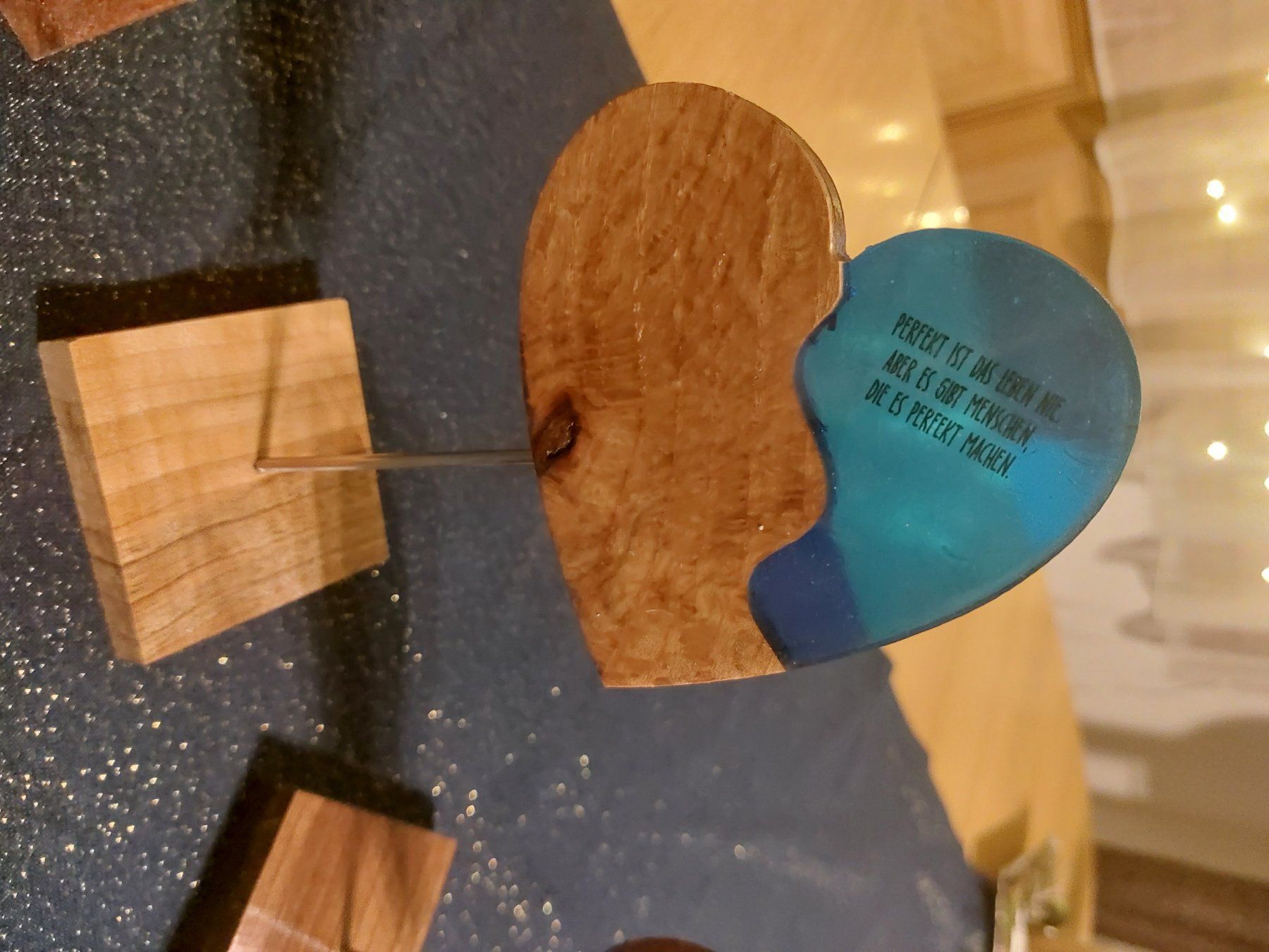 Articoli in legno: Epoxidharzherz mit Spruch – Nuovo e nell'imballaggio originale da Wolhusen venduto da rioferdi 2