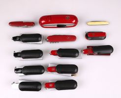 Bundle mit 14 Victorinoxmesser und Wenger Business Tool