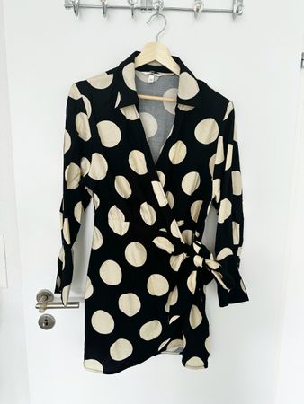 Ultrabequemes Schwarzes H&M Wickelkleid, Grösse M
