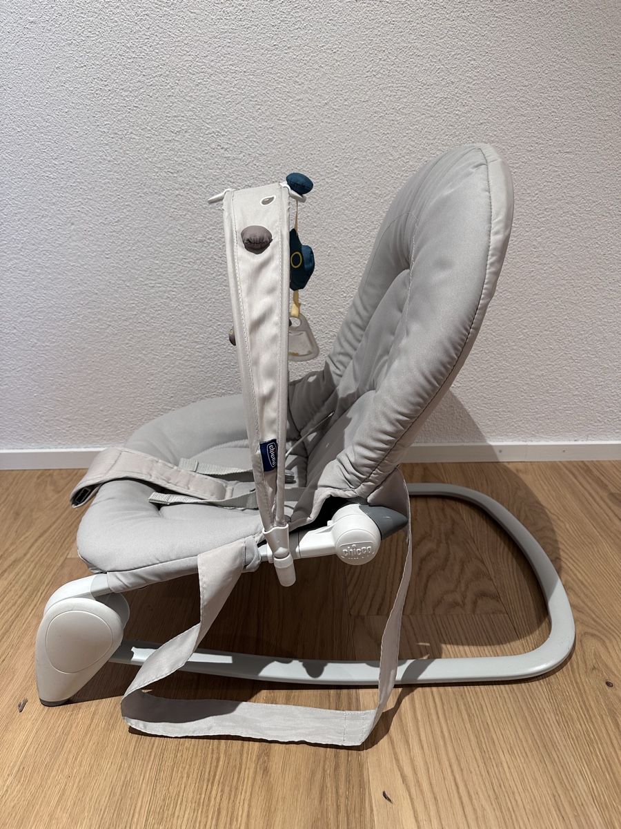Chicco Sdraiette & Sdraiette a dondolo: Chicco Babywippe grau – Usato da Regensdorf venduto da stesie80