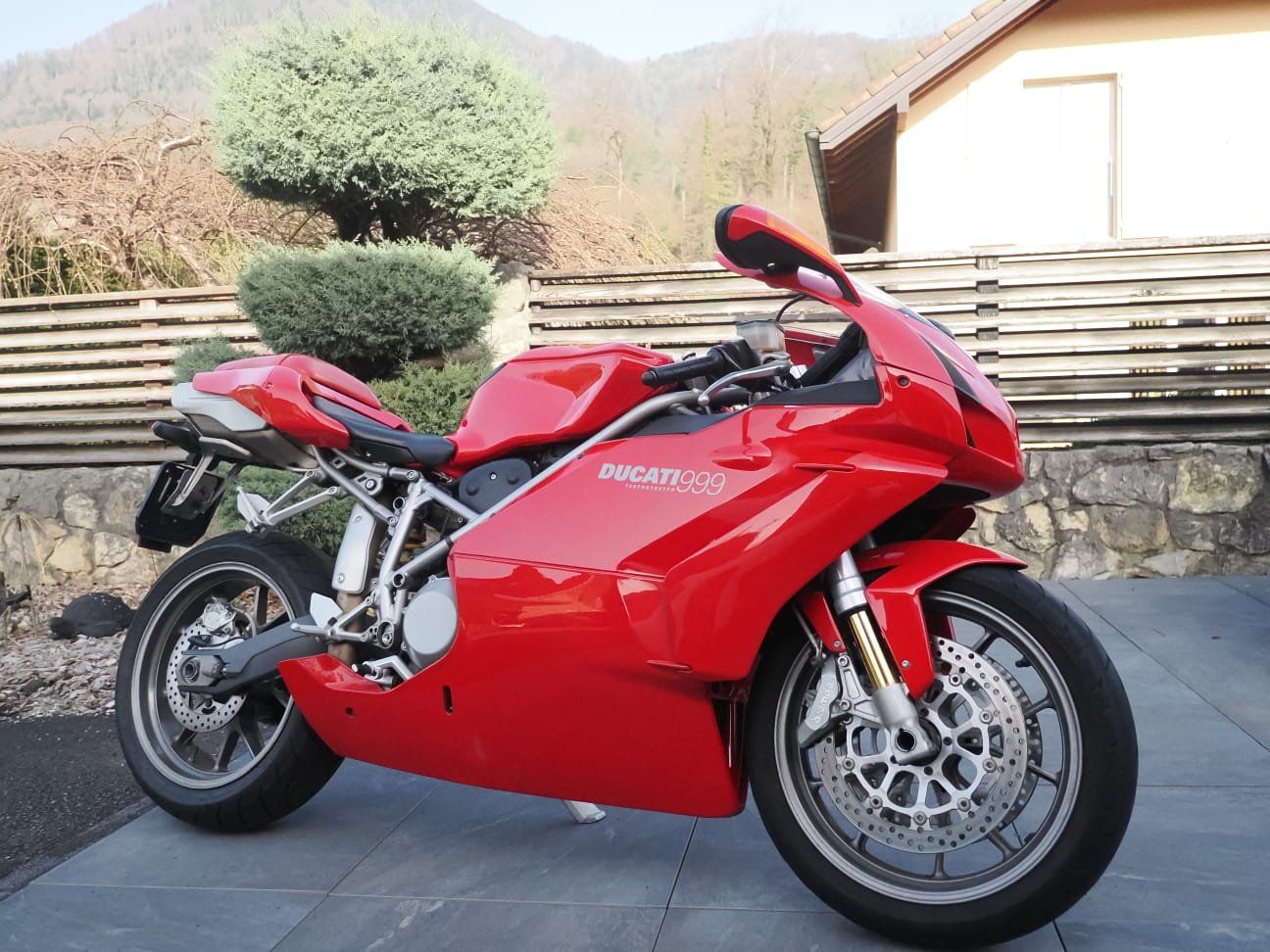 Ducati Strada: Ducati 999 Biposto – Usato da Ollon venduto da Poup